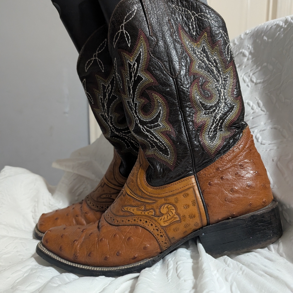 Boots - Picture 3 of 6